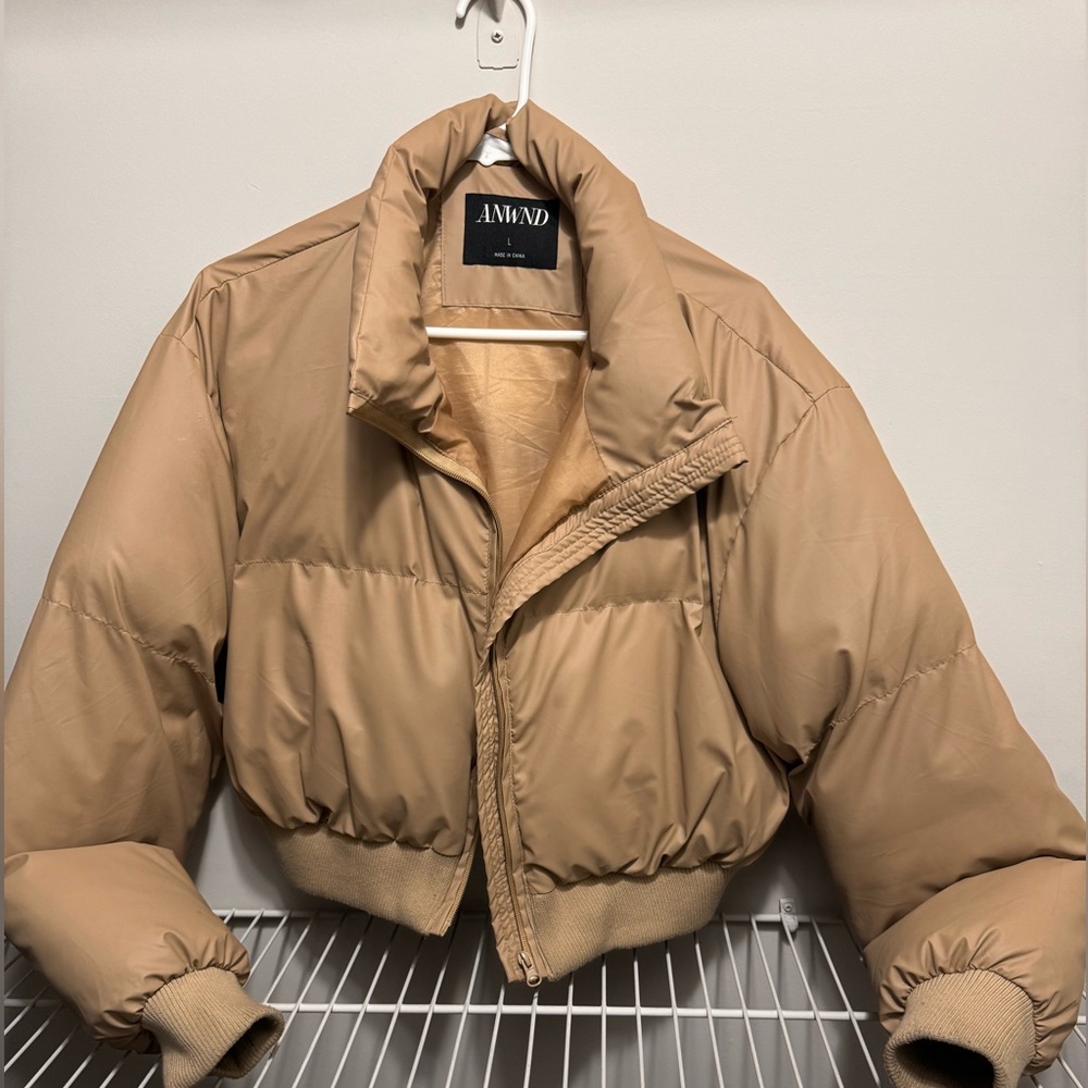 Women’s tan cropped puffer